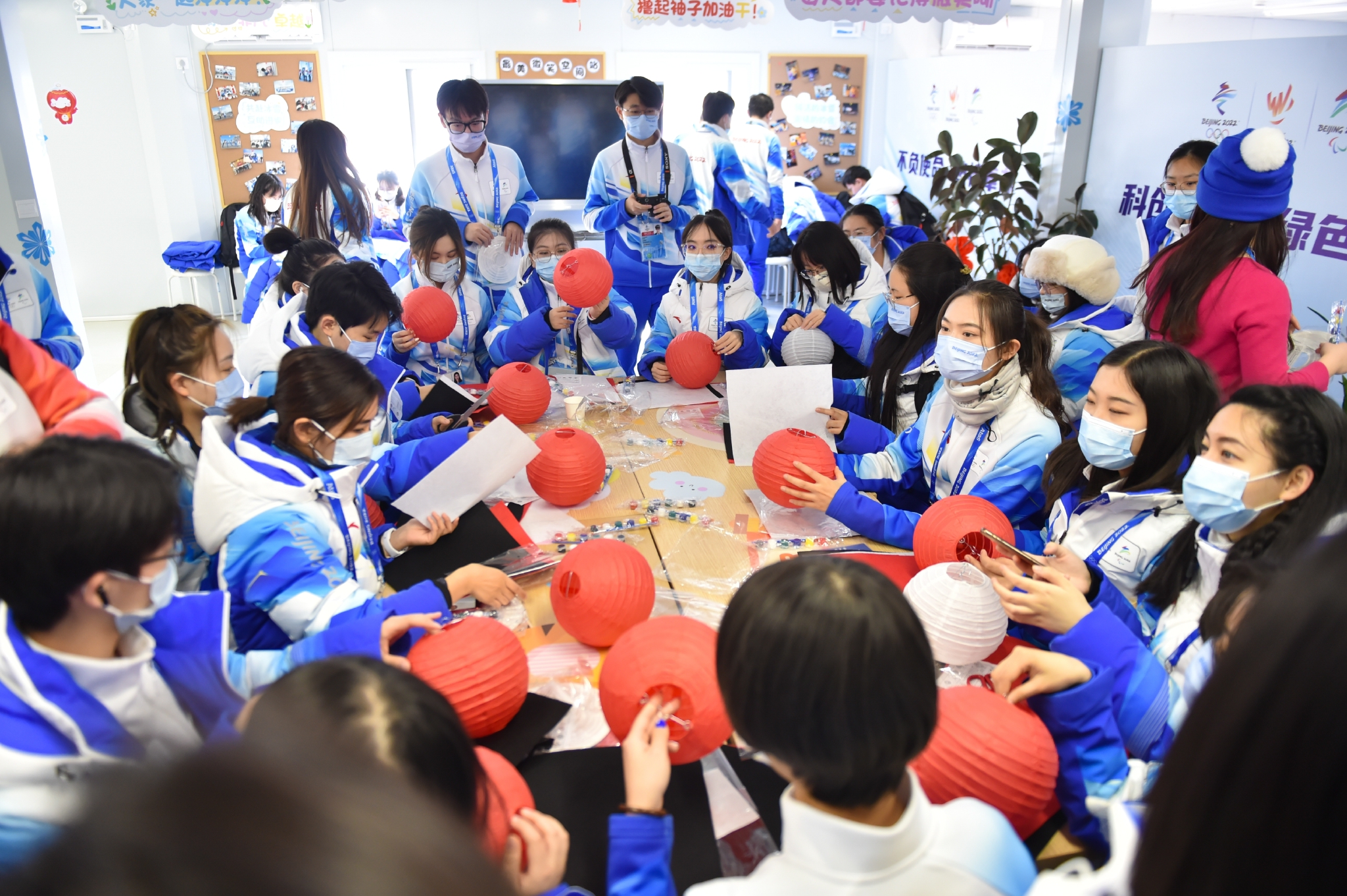 冬奥志愿者一起闹元宵休闲区蓝鸢梦想 - Www.slyday.coM 冬奥志愿者一起闹元宵休闲区蓝鸢梦想 - Www.slyday.coM