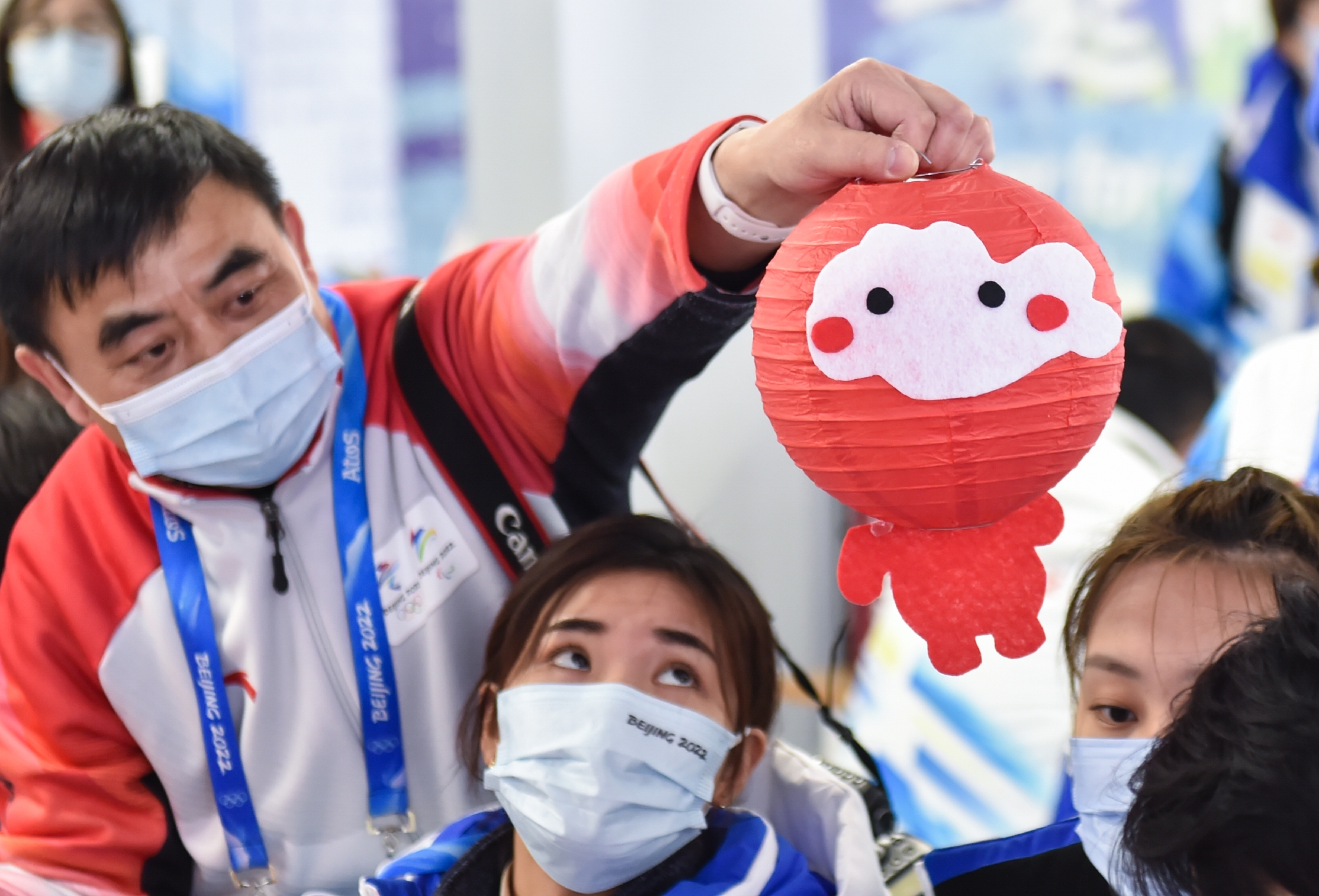 冬奥志愿者一起闹元宵休闲区蓝鸢梦想 - Www.slyday.coM 冬奥志愿者一起闹元宵休闲区蓝鸢梦想 - Www.slyday.coM