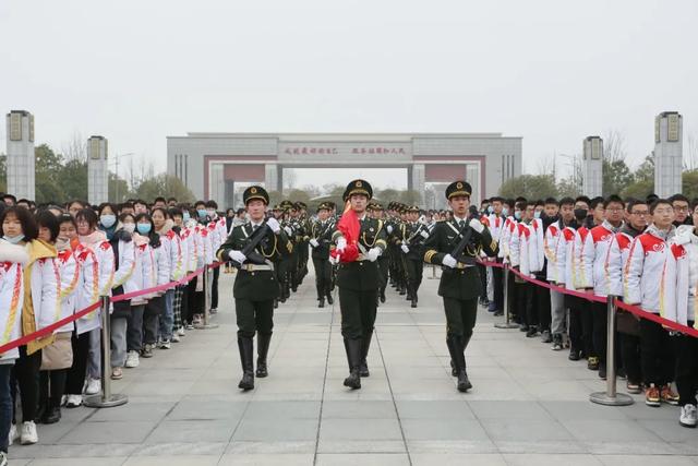 襄阳四中校长李静在2022年春季开学升旗仪式上的讲话(全文)休闲区蓝鸢梦想 - Www.slyday.coM 襄阳四中校长李静在2022年春季开学升旗仪式上的讲话(全文)休闲区蓝鸢梦想 - Www.slyday.coM