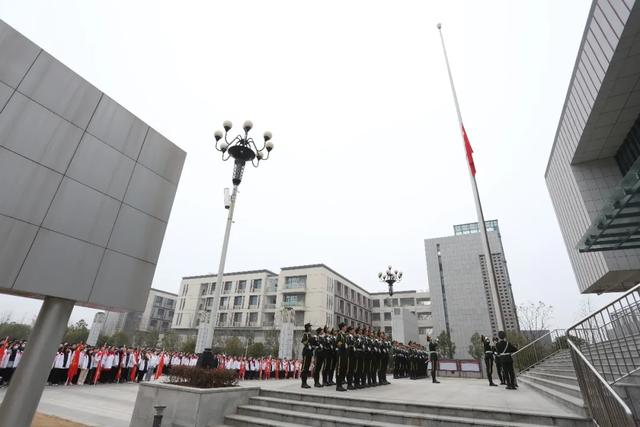 襄阳四中校长李静在2022年春季开学升旗仪式上的讲话(全文)休闲区蓝鸢梦想 - Www.slyday.coM 襄阳四中校长李静在2022年春季开学升旗仪式上的讲话(全文)休闲区蓝鸢梦想 - Www.slyday.coM