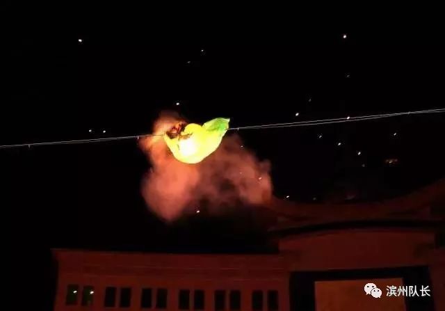 紧急提醒:元宵节禁燃禁放烟花爆竹!休闲区蓝鸢梦想 - Www.slyday.coM 紧急提醒:元宵节禁燃禁放烟花爆竹!休闲区蓝鸢梦想 - Www.slyday.coM