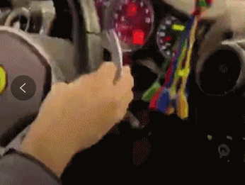 男子开法拉利深夜炸街!还炫车技!结局舒适休闲区蓝鸢梦想 - Www.slyday.coM 男子开法拉利深夜炸街!还炫车技!结局舒适休闲区蓝鸢梦想 - Www.slyday.coM