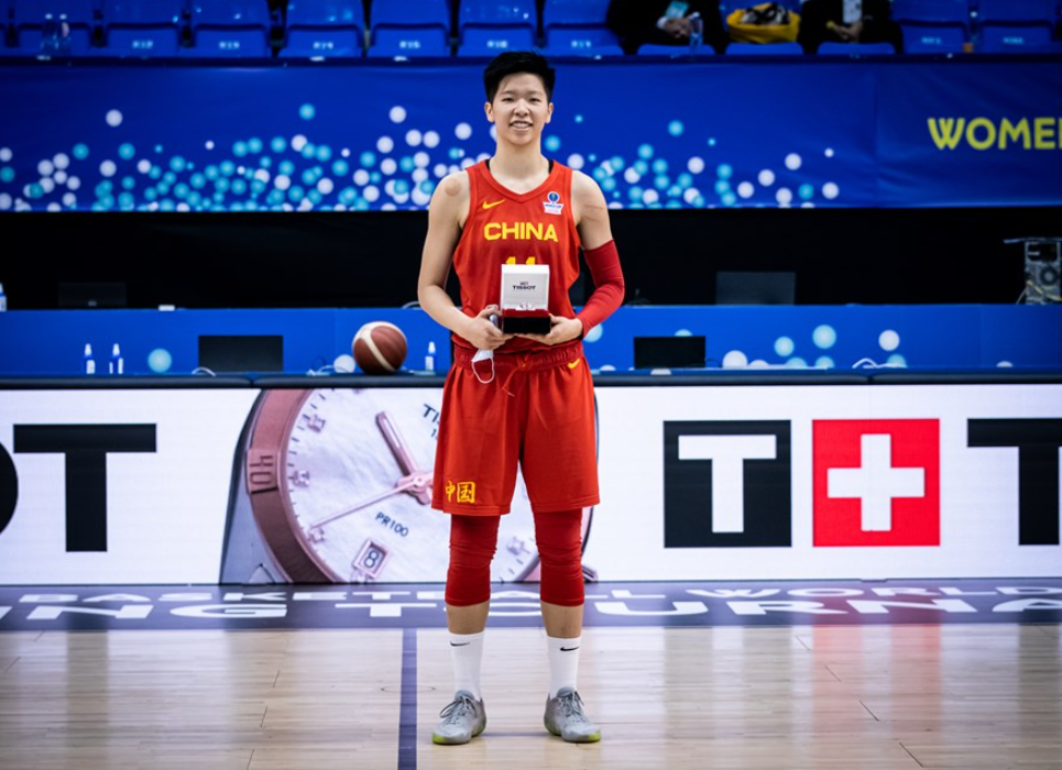 14投11中，狂轰30分，当选MVP！女版杜兰特，把<a href=