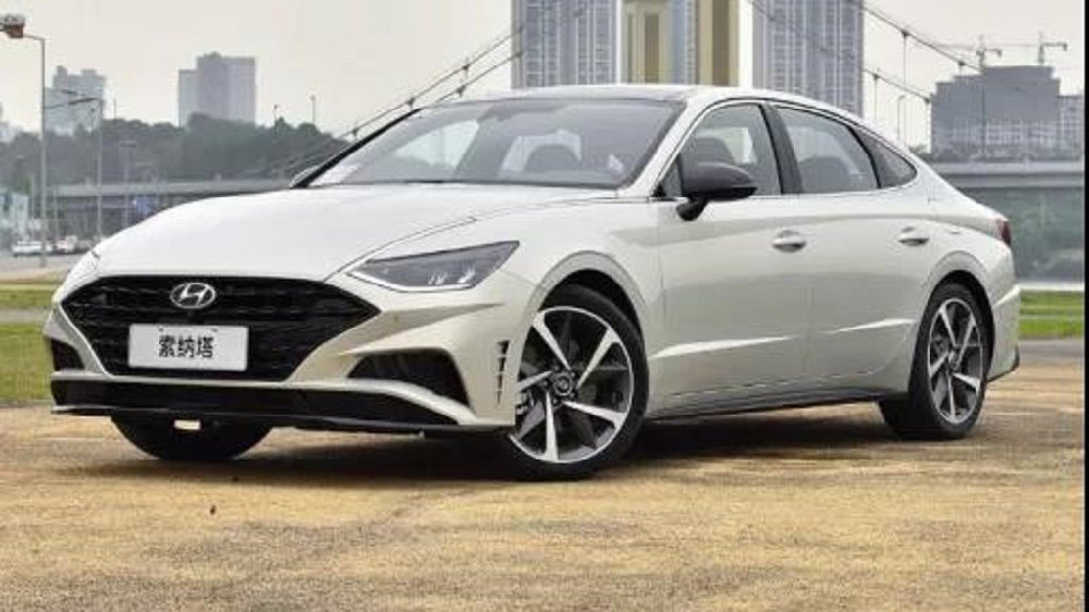 谁才是内外兼修的B级车？现代索纳塔对比丰田亚洲龙