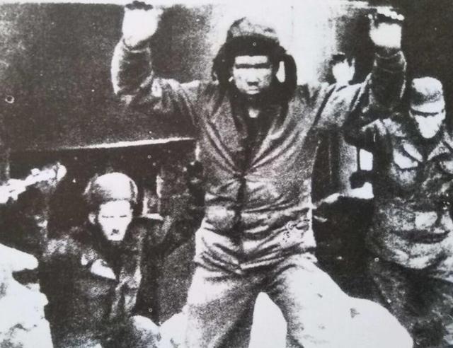 美军化学迫击炮“堵桥”,358团穿插连大喜:终于能揍美军了休闲区蓝鸢梦想 - Www.slyday.coM 美军化学迫击炮“堵桥”,358团穿插连大喜:终于能揍美军了休闲区蓝鸢梦想 - Www.slyday.coM