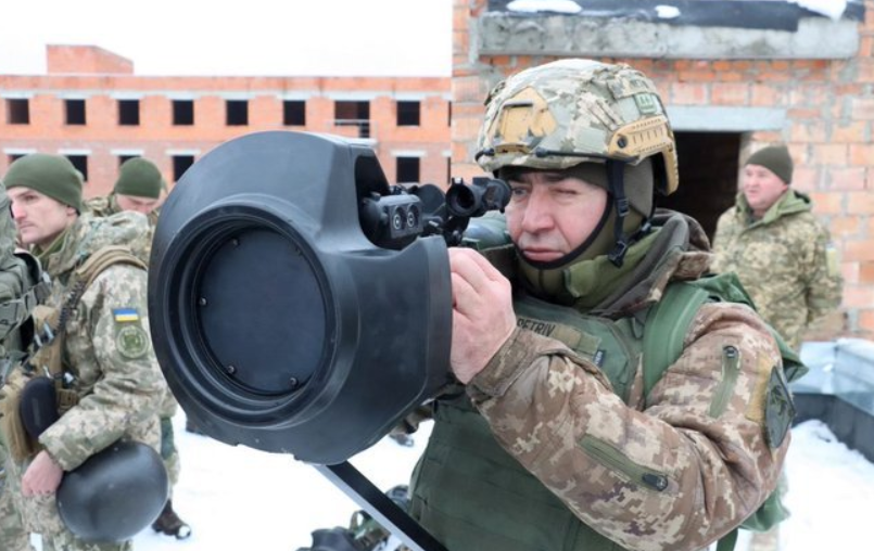 英军向乌克兰军队提供的NLAW反坦克火箭筒 图源：社交媒体