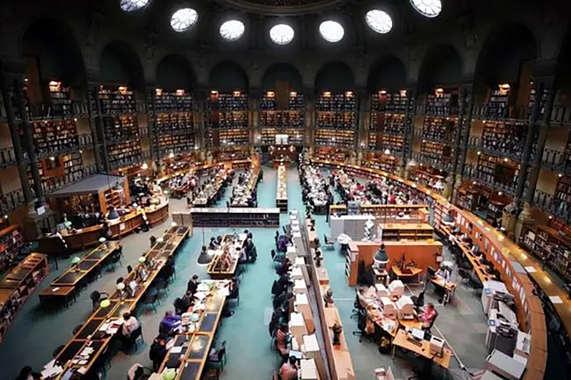 晚上出发信息给前男友,他说这么晚怎么还没睡,发了怎么又撤回...