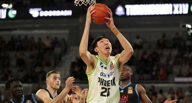 13投6中,正负值全场最低,周琦终于见识到澳洲第一中锋厉害了!