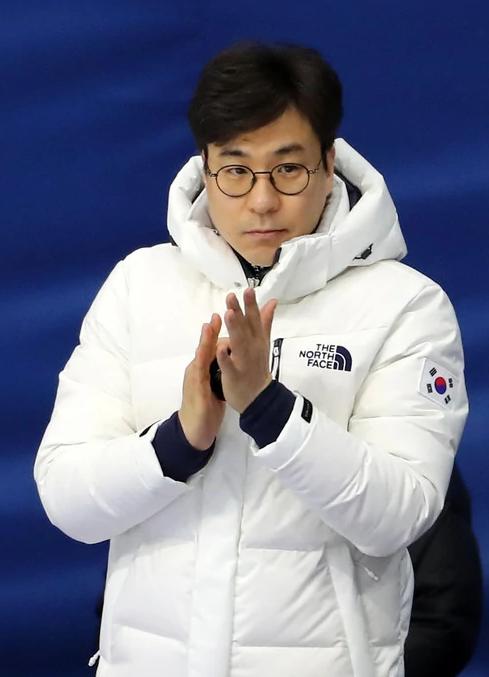 继安贤洙后，金善台教练回<a href=