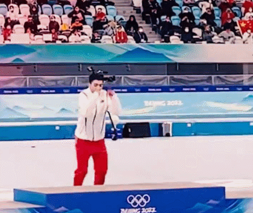 高亭宇回应在韩国选手擦领奖台后跳上台 :让他们老实点听咱国歌休闲区蓝鸢梦想 - Www.slyday.coM 高亭宇回应在韩国选手擦领奖台后跳上台 :让他们老实点听咱国歌休闲区蓝鸢梦想 - Www.slyday.coM