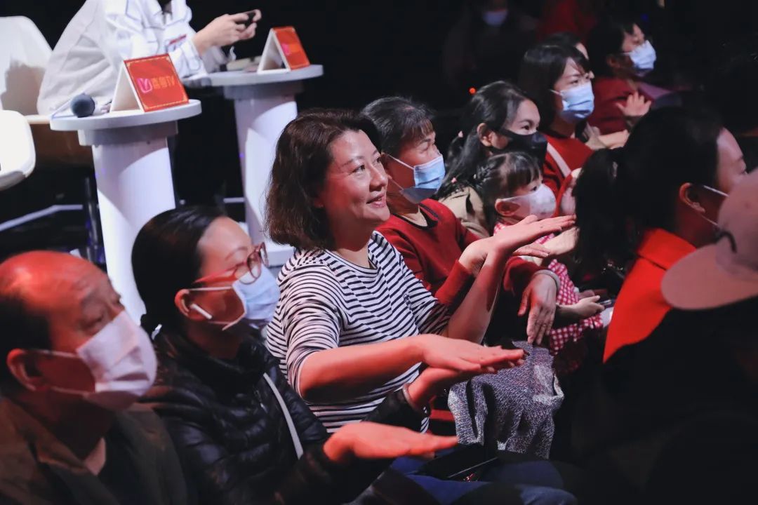 幽默不限资历,爆笑也有意义!爸妈,我就直说了!本场超级脱口秀将于2月19日播出!敬请期待!休闲区蓝鸢梦想 - Www.slyday.coM 幽默不限资历,爆笑也有意义!爸妈,我就直说了!本场超级脱口秀将于2月19日播出!敬请期待!休闲区蓝鸢梦想 - Www.slyday.coM