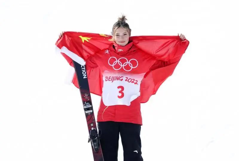 谷爱凌争夺个人第二金,双人滑中国两对选手亮相!冬奥会今日看点→休闲区蓝鸢梦想 - Www.slyday.coM 谷爱凌争夺个人第二金,双人滑中国两对选手亮相!冬奥会今日看点→休闲区蓝鸢梦想 - Www.slyday.coM