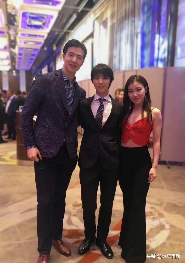 王诗玥拥抱羽生结弦,柳鑫宇拍肩打气,两人把冰墩墩送给羽生结弦休闲区蓝鸢梦想 - Www.slyday.coM 王诗玥拥抱羽生结弦,柳鑫宇拍肩打气,两人把冰墩墩送给羽生结弦休闲区蓝鸢梦想 - Www.slyday.coM