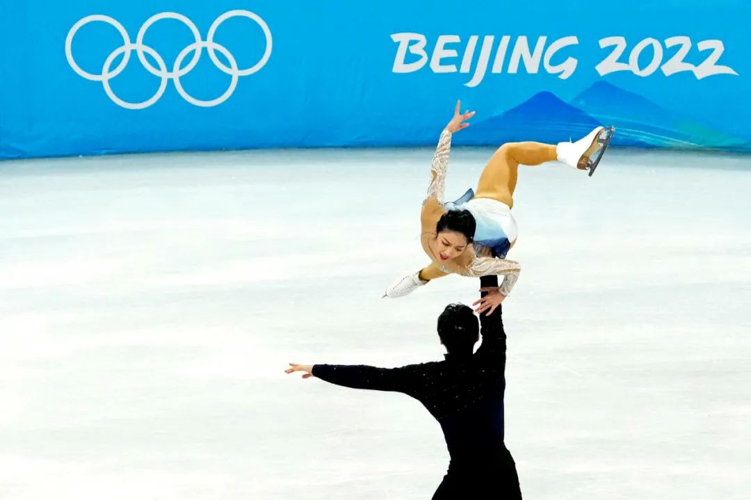 2022年2月19日,北京,2022北京冬奥会花样滑冰双人滑自由滑.