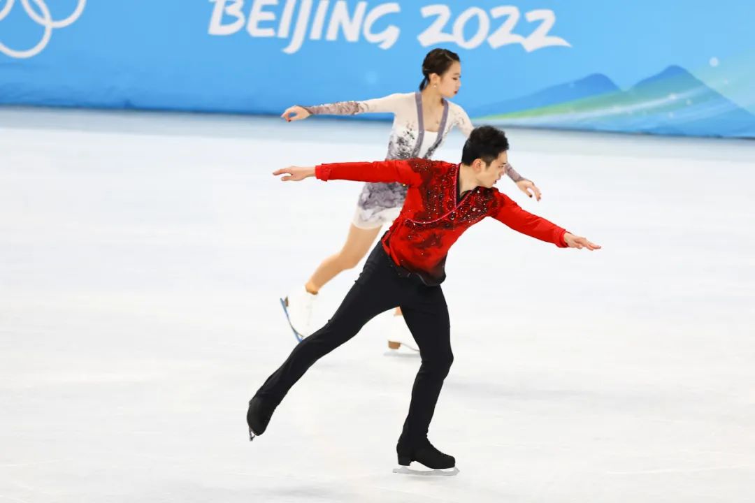 2022年2月19日,北京,2022北京冬奥会花样滑冰双人滑自由滑.