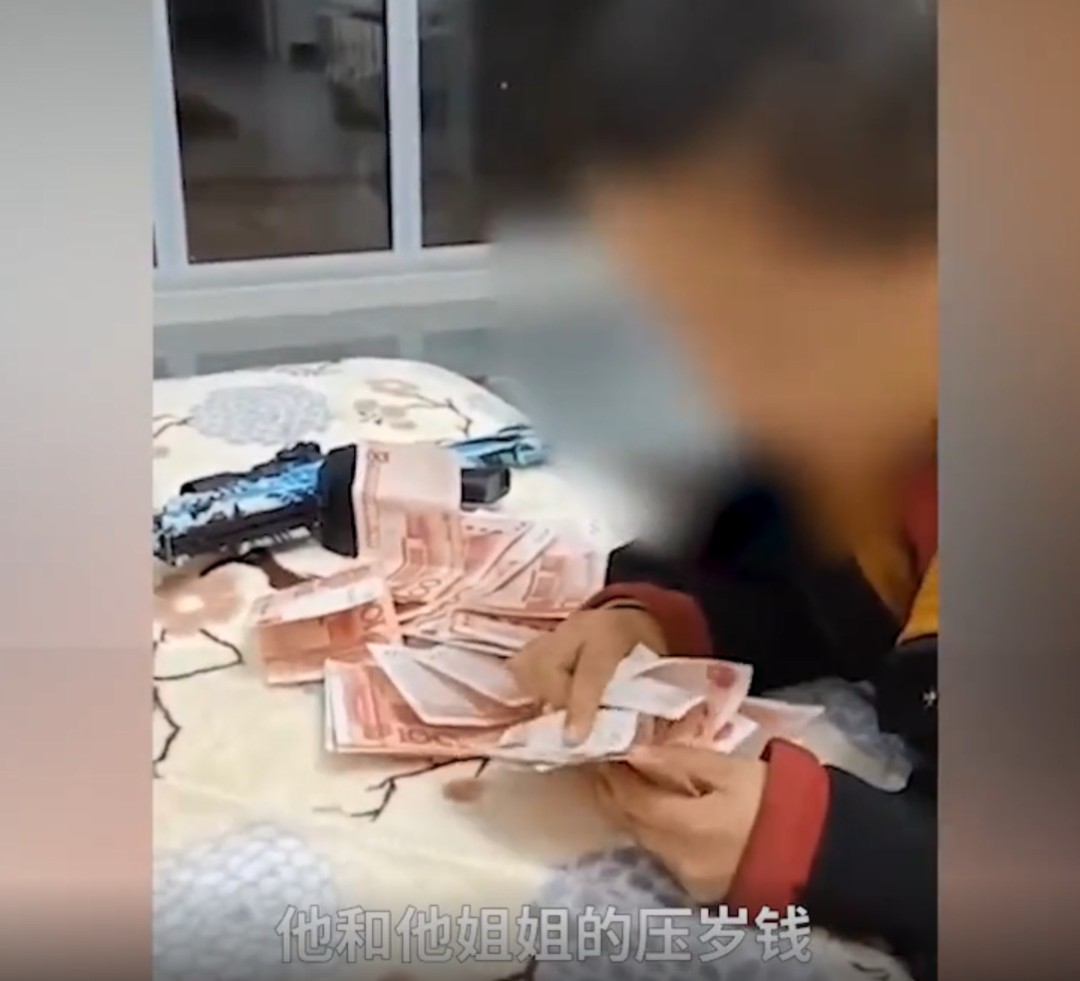 老师通知家长赶紧来:你家孩子带2万多元钱要给同学发红包……休闲区蓝鸢梦想 - Www.slyday.coM 老师通知家长赶紧来:你家孩子带2万多元钱要给同学发红包……休闲区蓝鸢梦想 - Www.slyday.coM