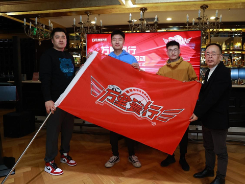 探访高速服务区：“万里寰行”正式启航 首批长测车队出发