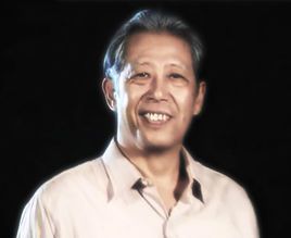 他是《我爱我家》中的老爸傅明,也是《家有儿女》里宠爱孩子的爷爷,他