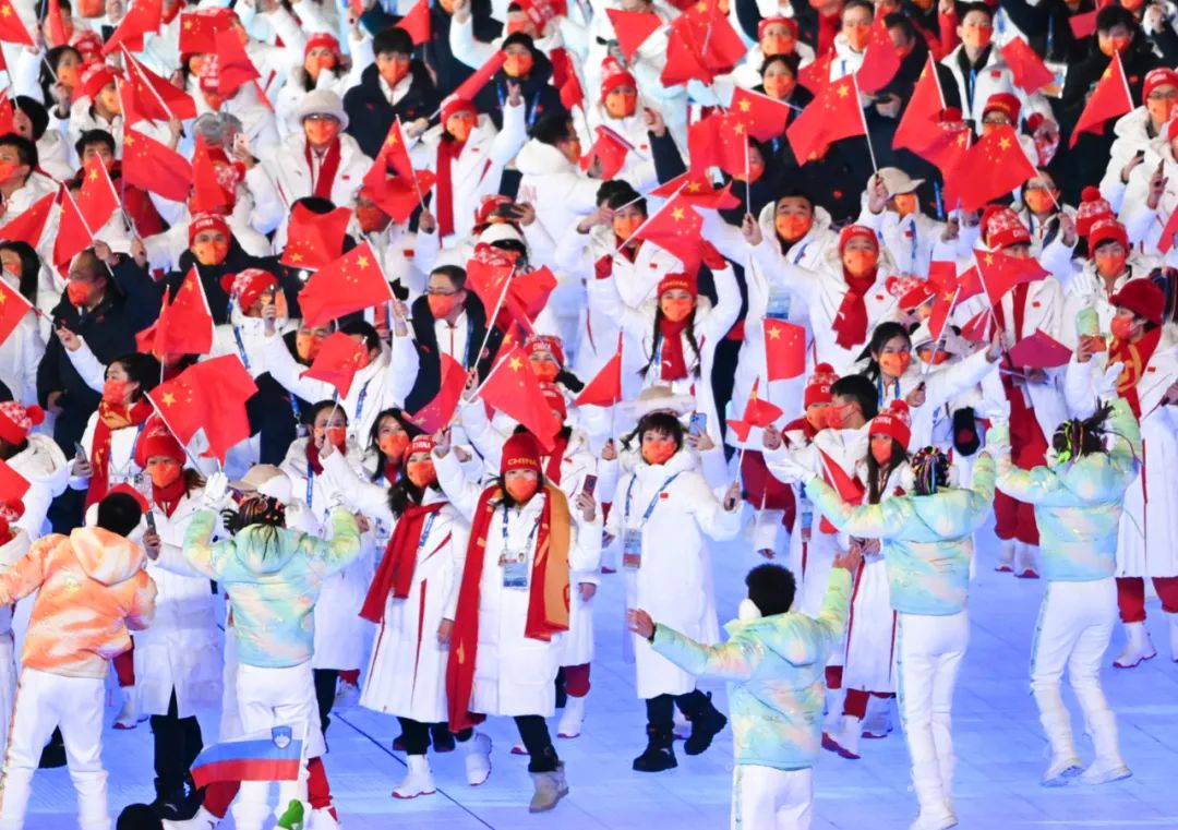 这是中国代表团成员入场。新华社记者 黄宗治 摄