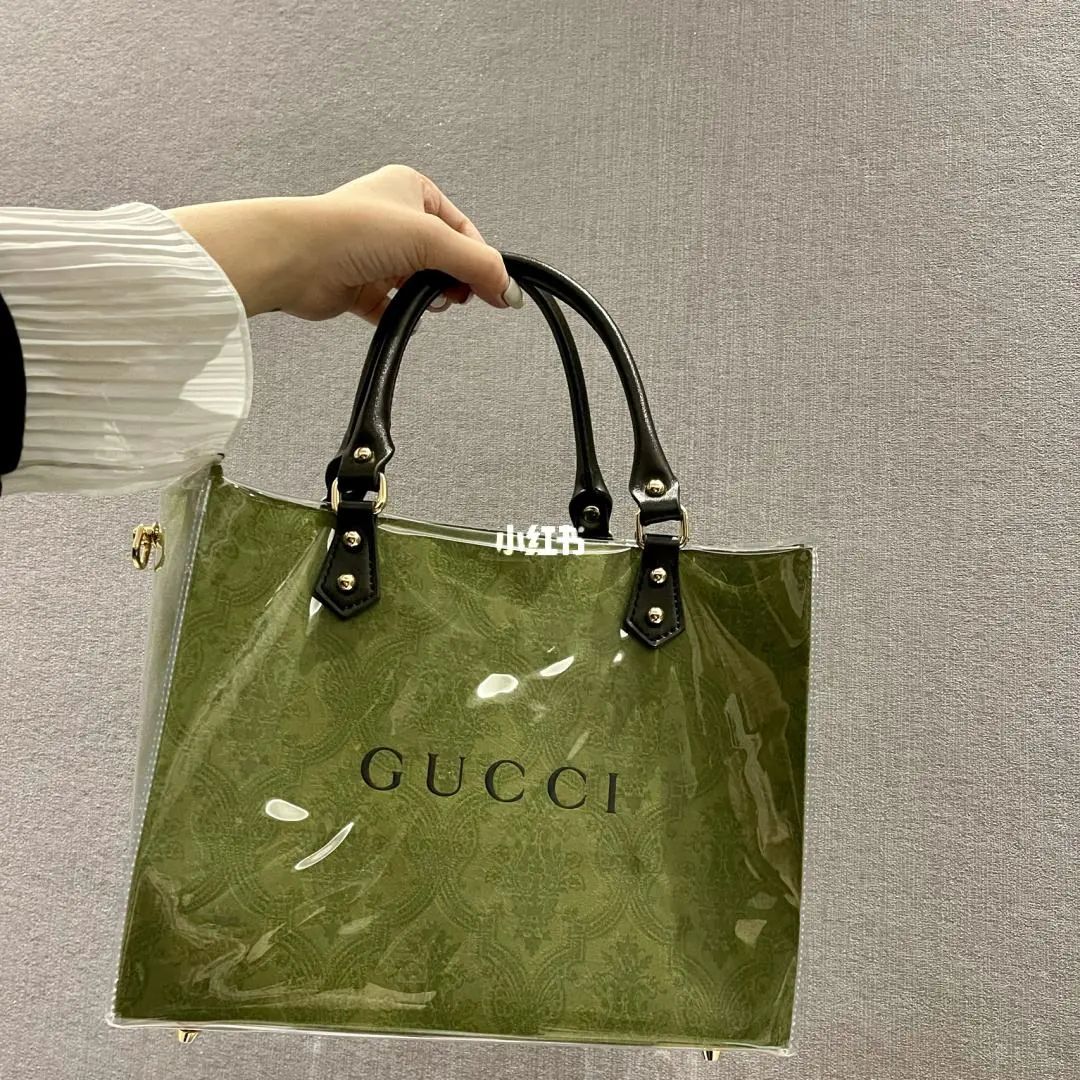 袋子,以备不时之需,那么颜值更胜一筹的gucci纸袋,只因为它是奢侈品牌