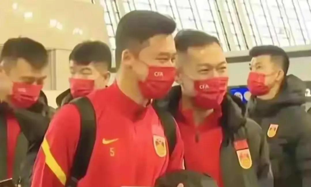 中国足坛大佬入狱，拔出萝卜带出泥，或牵扯出惨败越南的真正原因