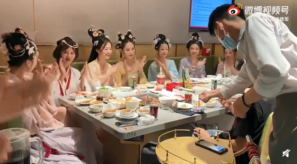 贾斯汀比伯感染新冠,海底捞预告2021净亏损可达45亿休闲区蓝鸢梦想 - Www.slyday.coM 贾斯汀比伯感染新冠,海底捞预告2021净亏损可达45亿休闲区蓝鸢梦想 - Www.slyday.coM