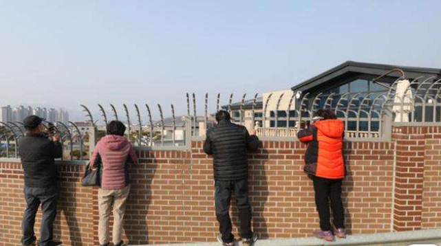 朴槿惠出狱后新豪宅曝光，三层楼自带电梯，<a href=