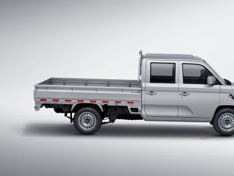 【长安星卡PLUS，尺寸加大且不失时尚感】