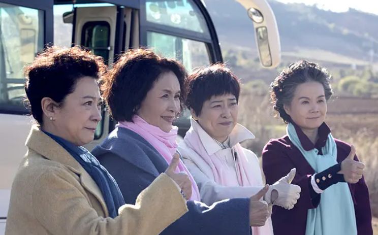老闺蜜还未收官又一老年人作品上线3位主演是铁三角