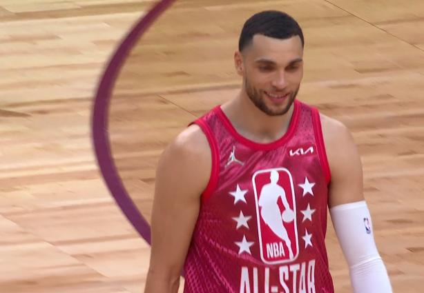 三分11中8!库里爆发有望打破全明星纪录,半场24分成MVP热门休闲区蓝鸢梦想 - Www.slyday.coM 三分11中8!库里爆发有望打破全明星纪录,半场24分成MVP热门休闲区蓝鸢梦想 - Www.slyday.coM