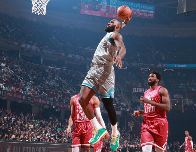 三分11中8!库里爆发有望打破全明星纪录,半场24分成MVP热门休闲区蓝鸢梦想 - Www.slyday.coM 三分11中8!库里爆发有望打破全明星纪录,半场24分成MVP热门休闲区蓝鸢梦想 - Www.slyday.coM