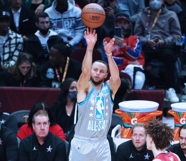 13个三分!库里彻底投疯了,打破全明星三分纪录,39分冲击MVP休闲区蓝鸢梦想 - Www.slyday.coM 13个三分!库里彻底投疯了,打破全明星三分纪录,39分冲击MVP休闲区蓝鸢梦想 - Www.slyday.coM