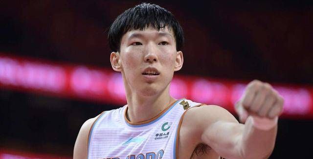 在CBA极其强势,在澳洲打球却极其弱势,周琦掉出球队首发阵容!