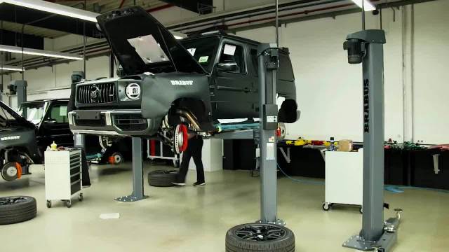 实拍巴博斯工厂卡钳与保险杠安装过程……