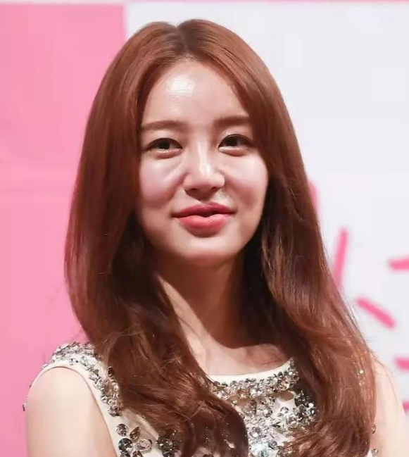 曾经貌美楚楚动人，现越整越残、各有各丑，<a href=