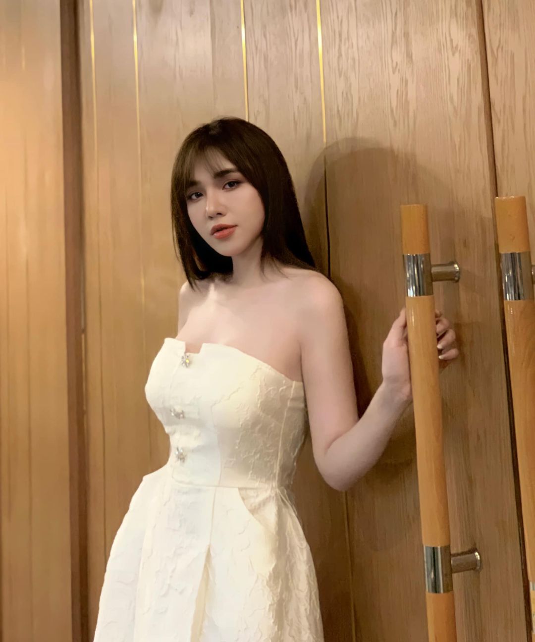 越南阮黄德获奖，女友陪伴出席活动