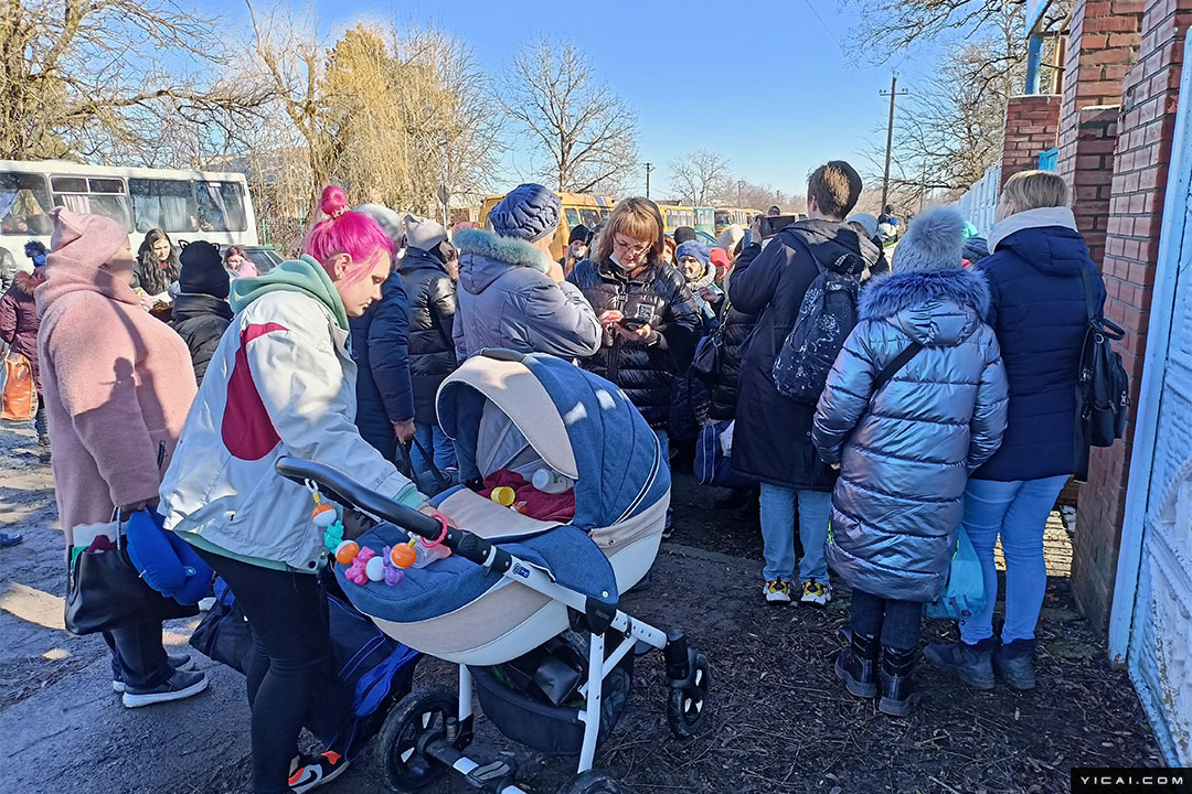 普京宣布承认乌东两区为独立国家 顿涅茨克民众挥舞俄国旗庆祝休闲区蓝鸢梦想 - Www.slyday.coM 普京宣布承认乌东两区为独立国家 顿涅茨克民众挥舞俄国旗庆祝休闲区蓝鸢梦想 - Www.slyday.coM