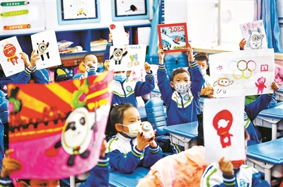 进校门先抱“冰墩墩”“雪容融”休闲区蓝鸢梦想 - Www.slyday.coM 进校门先抱“冰墩墩”“雪容融”休闲区蓝鸢梦想 - Www.slyday.coM