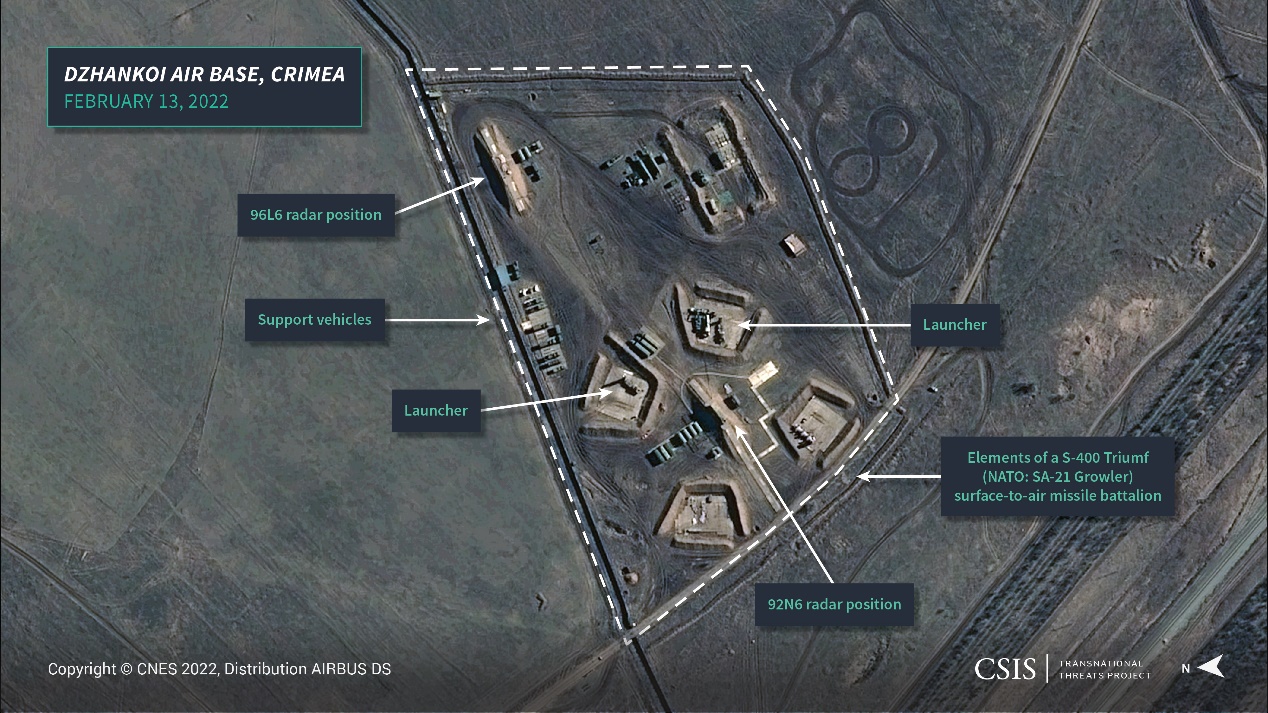 卫星照片显示，俄军在边境一带部署了各型武器。