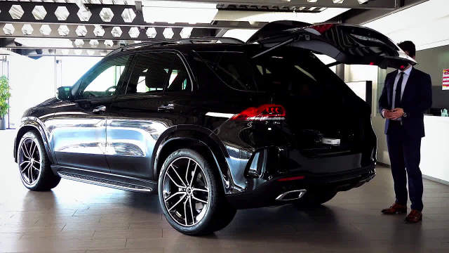 全新奔驰GLE400D内饰实拍，小一号的迈巴赫GLS600……