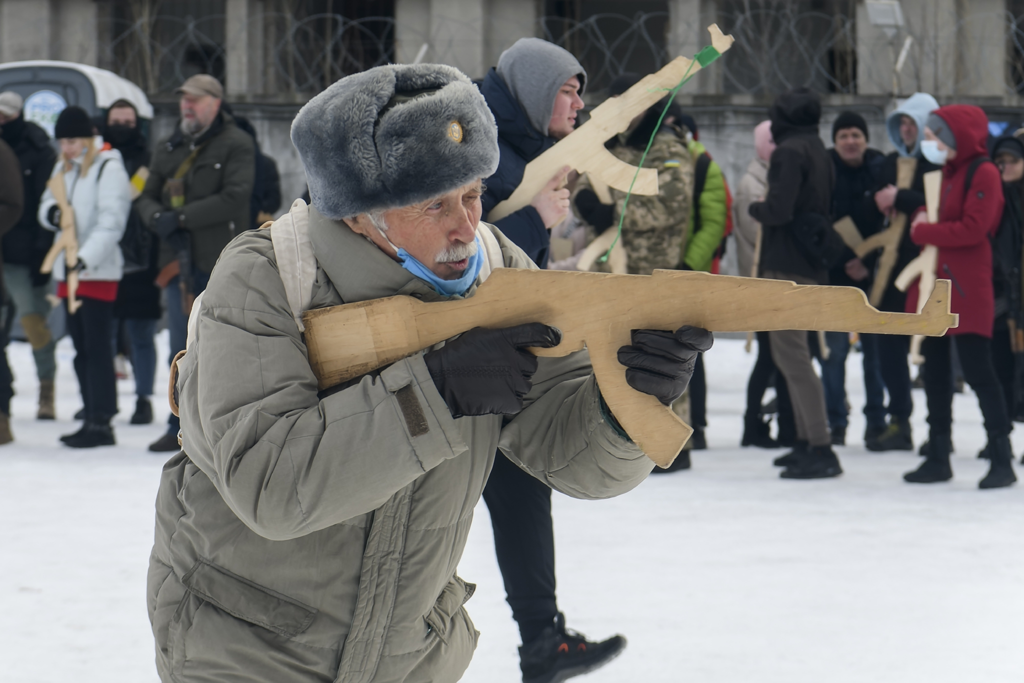泽连斯基呼吁民众“挺身而出”,将向愿意保家卫国的民众发武器休闲区蓝鸢梦想 - Www.slyday.coM 泽连斯基呼吁民众“挺身而出”,将向愿意保家卫国的民众发武器休闲区蓝鸢梦想 - Www.slyday.coM