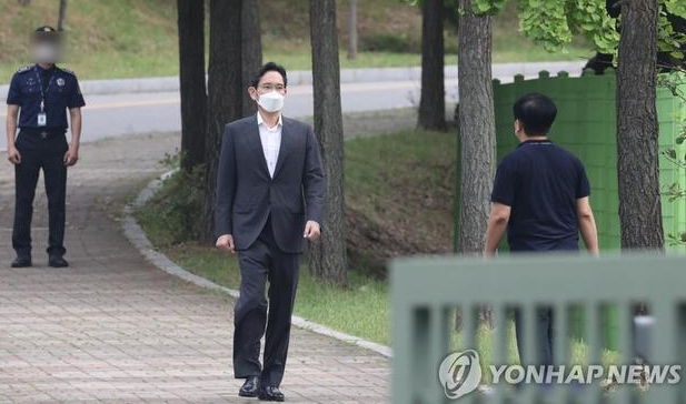 国内男星自曝被<a href=