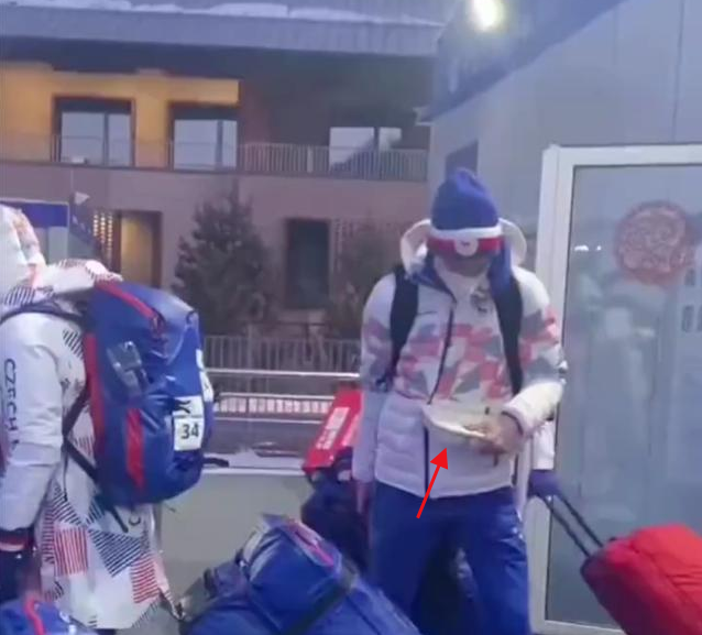 冬奥冠军太给力！打包灯笼饭盒做纪念，网友：<a href=