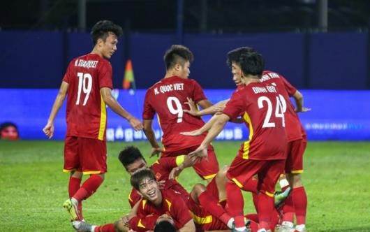 点球3-5！世界第198险爆冷门，越南队晋级决赛，又打击中国男足