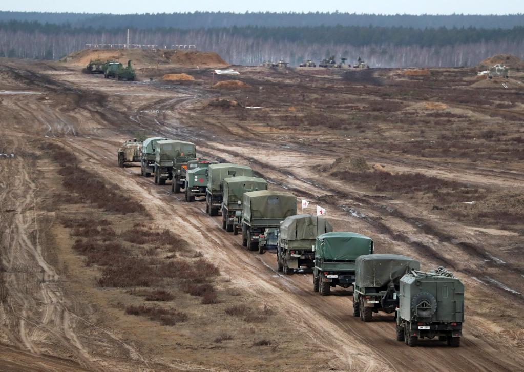  2月19日，俄罗斯与白俄罗斯的“联盟决心-2022”联合军演最后阶段实战演习在白俄罗斯奥布兹—列斯诺夫斯基靶场进行。（新华社发，任科夫摄）