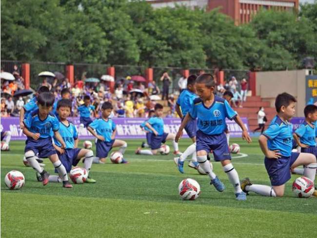 青少年足球基地挣钱吗,青少年足球训练基地