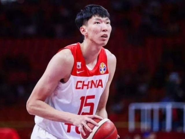 曾拒绝NBA邀请，盖帽王周琦澳洲比赛时运不济！职业生涯很迷茫