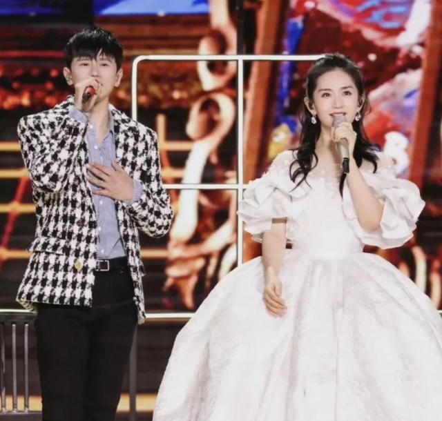 谢娜张杰“跳单”事件后,包场支持好友新电影,力证夫妻俩够大方休闲区蓝鸢梦想 - Www.slyday.coM 谢娜张杰“跳单”事件后,包场支持好友新电影,力证夫妻俩够大方休闲区蓝鸢梦想 - Www.slyday.coM