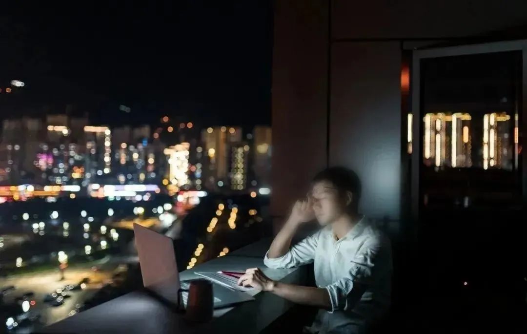 这届年轻人,离“猝死”究竟有多近?休闲区蓝鸢梦想 - Www.slyday.coM 这届年轻人,离“猝死”究竟有多近?休闲区蓝鸢梦想 - Www.slyday.coM