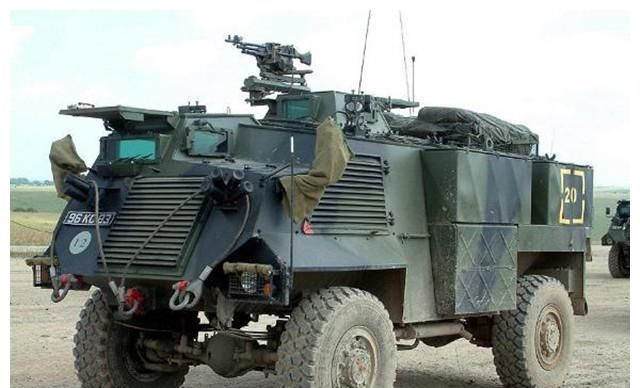 英国的战场出租车撒克逊人轻型装甲运兵车